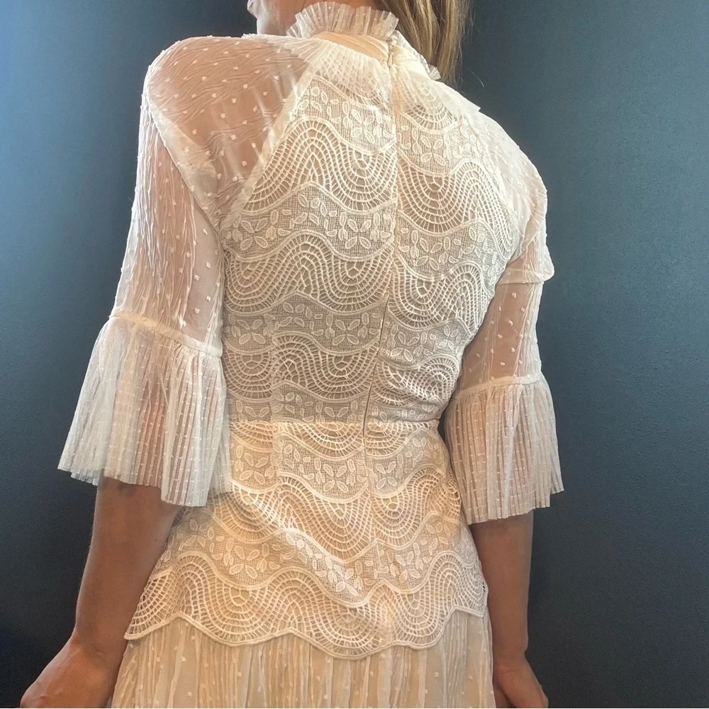 Elliatt Australia White High Neck Lace Midi Dress size M - Picture 8 of 16